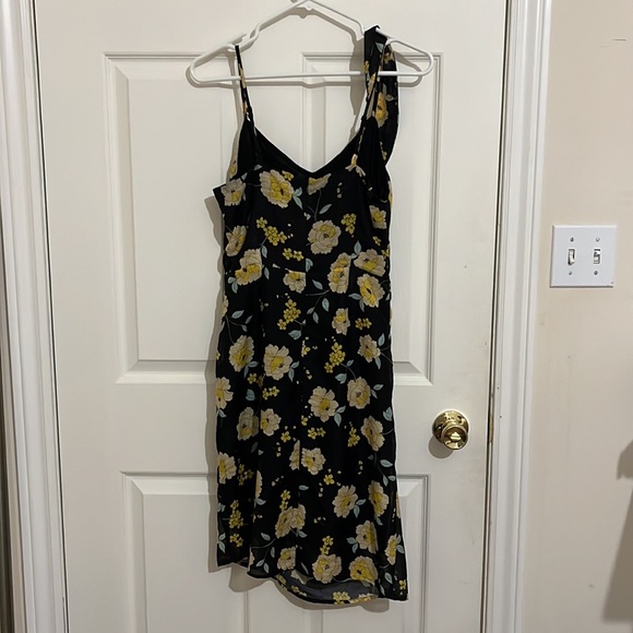 Cupcakes and Cashmere Ariadne Floral Ruffle Trim Dress NWT - Picture 5 of 9
